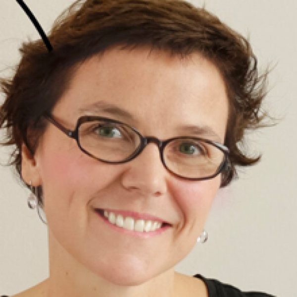 파리의 디자이너이자 무대미술가 Constance Guisset, LaCividina 모듈 소파 Waves의 작가