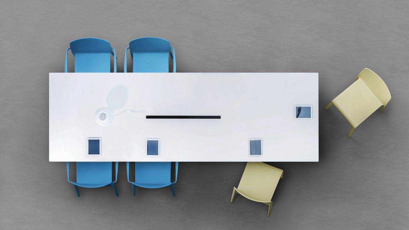 Pedrali의 회의 테이블 Arki-Table, 스틸 트레슬 다리와 콤팩트 라미네이트 상판