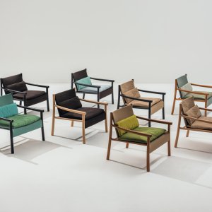 협업 테이블을 둘러싼 Kata Chair
