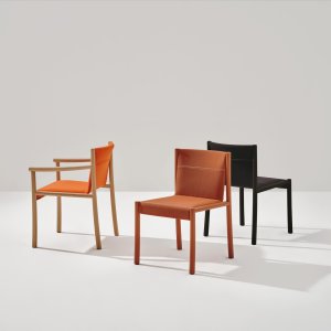 안내 데스크 옆 팔걸이 없는 Kata Chair