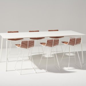 야외 테라스의 Arper Leaf 데이베드