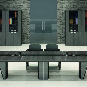 iSixty 책상, PC 사이드 데스크, Colonna 책장이 있는 임원실