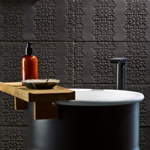 줄눈 2mm와 쐐기를 사용한 Bas-Relief 시공