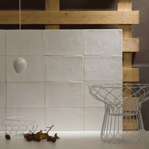 Bas-Relief 타일의 수작업 재단 모서리