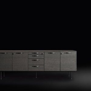 다리 하단에 전원을 갖춘 Eleva 하이 테이블