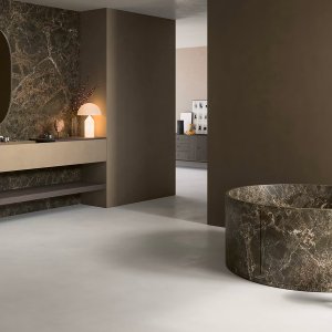 Brushed Steel Look 마감의 Flora 3홀 세면 수전