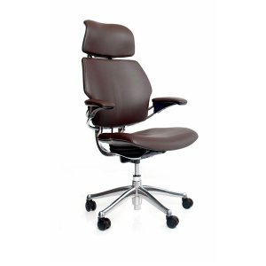 가죽 넥레스트를 갖춘 Humanscale Freedom 임원용 의자