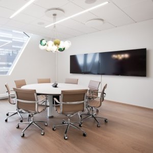 메시와 가죽으로 구성된 ICF Una Chair 컬렉션