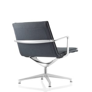 회의 테이블을 따라 늘어선 Valea Chair