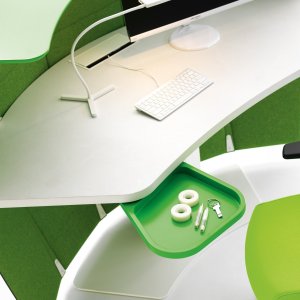 Funny Sat 상판 아래에 걸린 PC 홀더