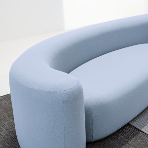 Sabine Marcelis가 디자인한 Lisse 중간 푸프