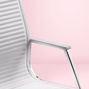 회의 테이블을 둘러싼 Nulite 임원용 의자