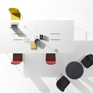 20.Venti 책상 상판 아래의 케이블 트레이