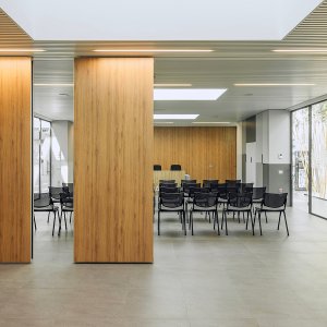 수납 공간에 정렬된 Anaunia의 PMI 패널