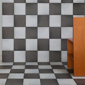 임원 화장실의 Aurore Light Grey Grid S와 Grid L
