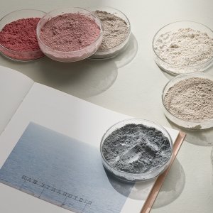 안내데스크 구역의 Otto Mutina Burro