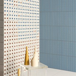 Bloc Blue 블록과 원목 상판으로 짠 사이드보드