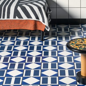 Du Pasquier가 그린 Black Terracotta 패턴