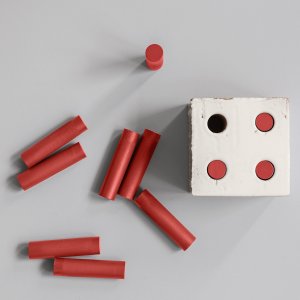 블록마다 구멍 네 개가 뚫린 Mutina Bloc 테라코타 벽