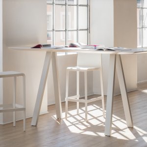 Pedrali Arki-Table의 80×40 mm 스틸 각관 트레슬 다리