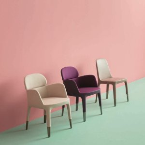 Ester 의자 다리 아래의 폴리프로필렌 글라이드