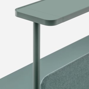 로빈 리치니가 디자인한 Rizz의 다이캐스트 알루미늄 다리, 위는 삼각형 아래는 원형