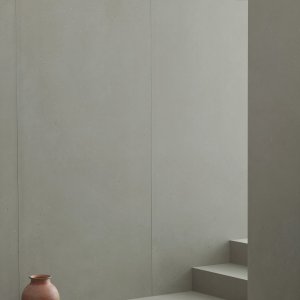 Primavera Grigio 포세린으로 마감한 계단과 벽