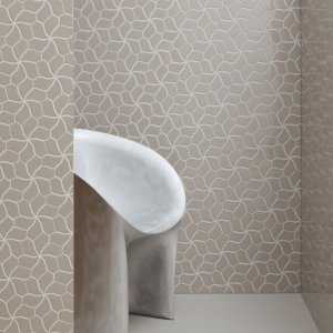 빛 반사를 머금은 Botanica Grey Glossy
