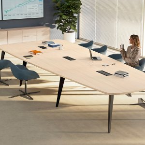 Pigreco 책상의 컴퍼스 다리