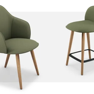 크롬 슬레드 프레임 위의 패브릭 의자 se:café soft chair