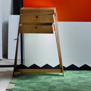 사무실 벽을 덮은 Olive 색 Mutina Tex 타일의 뜨개 질감