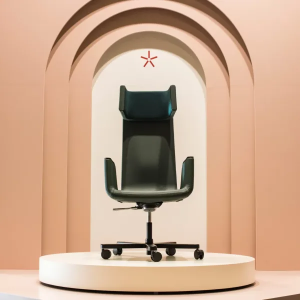 업무 공간에 놓인 Luxy 디자인 의자